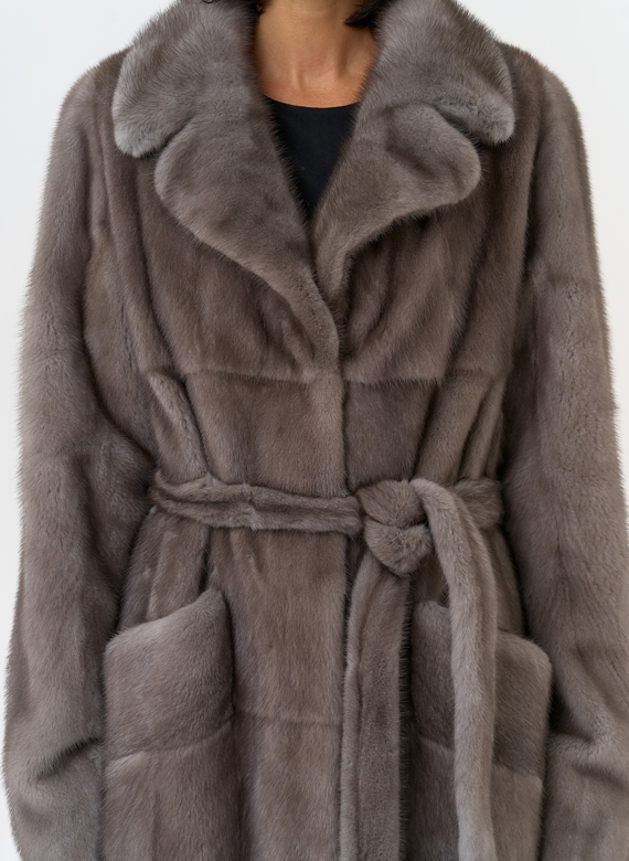 Длинная шуба из меха норки с английским воротником