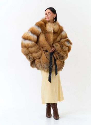 Шуба из меха рыжей лисы фото