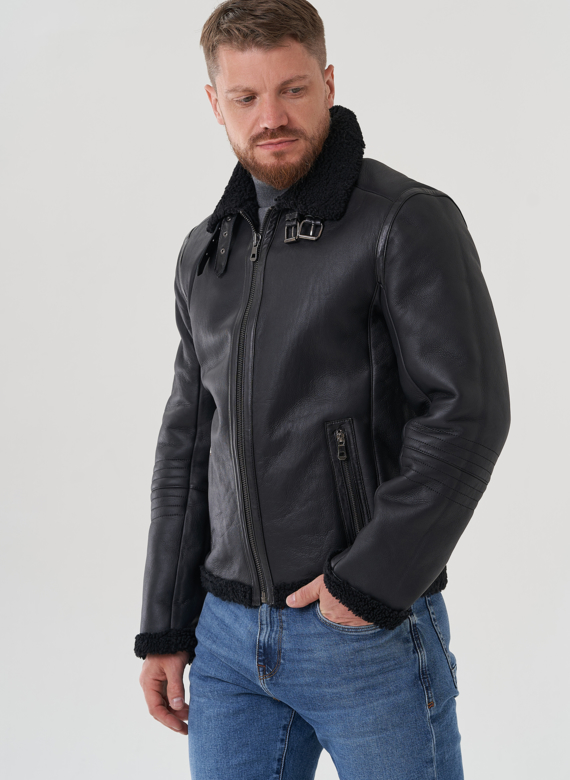 Мужская дубленка черного цвета 