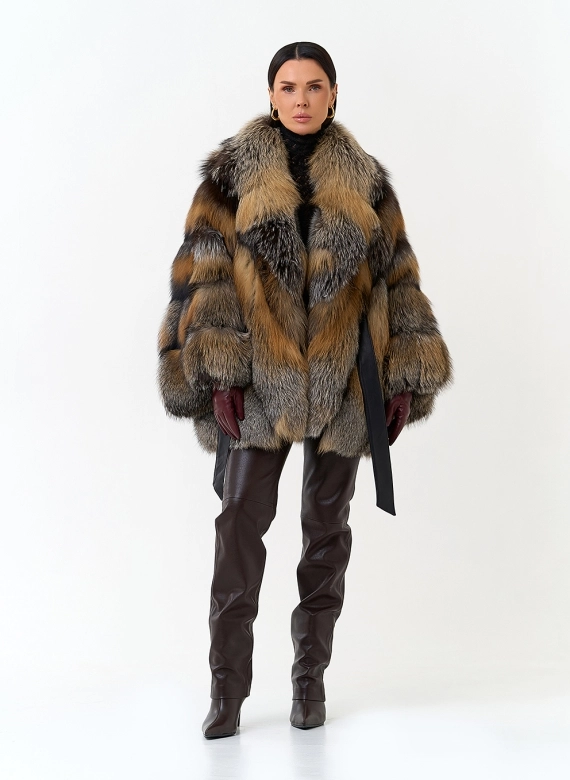 Шуба из меха лисы с поясом фото