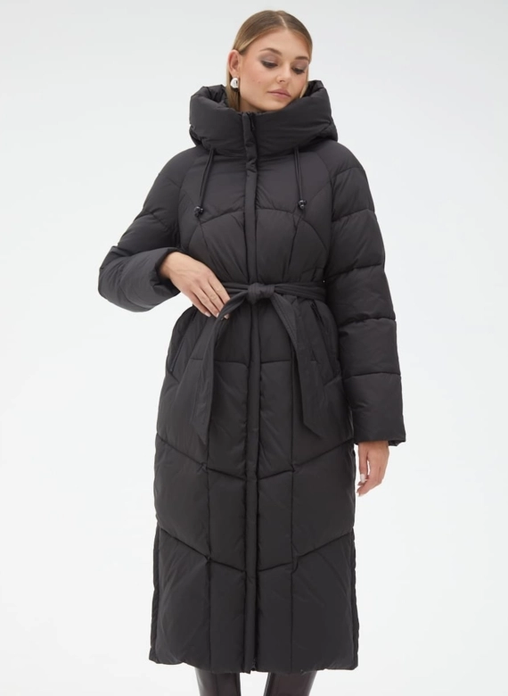 Женский пуховик с капюшоном и поясом