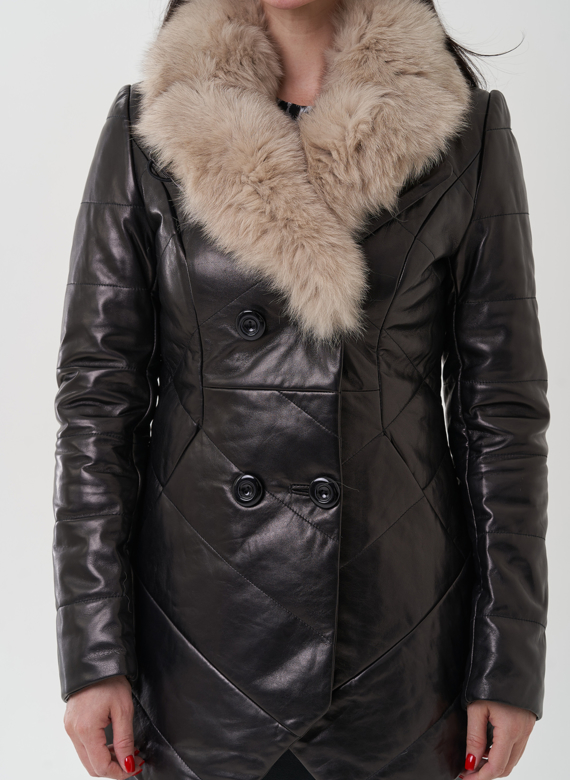 Кожаная куртка на пуговицах с английским воротником, отделка песец