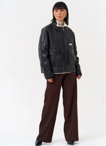 Женский пуховик из натуральной кожи с отделкой из овчины