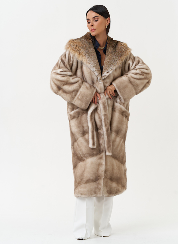 Женская шуба из меха норки с капюшоном из меха рыси