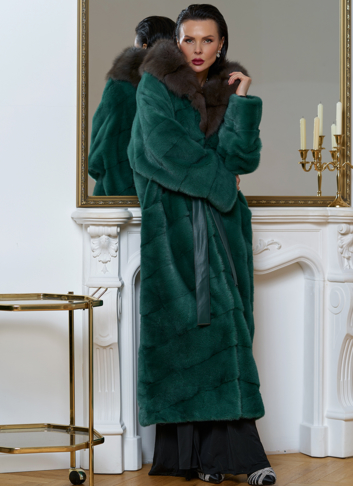 Норковая шуба с капюшоном из меха куницы