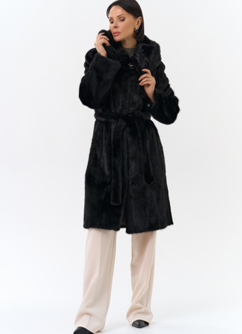 Шуба из норки черного цвета с капюшоном 