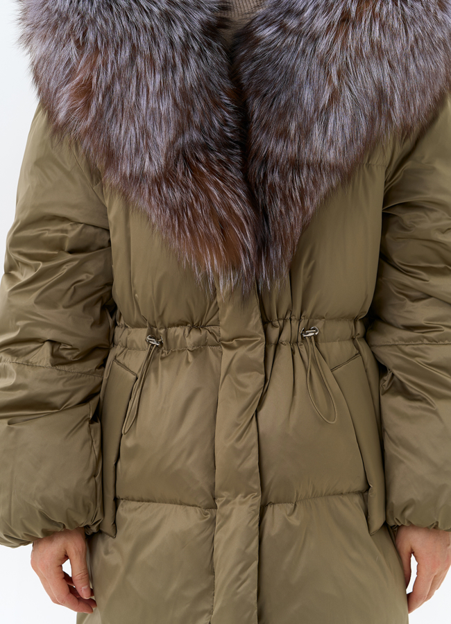 Женский пуховик с капюшоном из меха блюфрост модель № 31883 универмаг малина