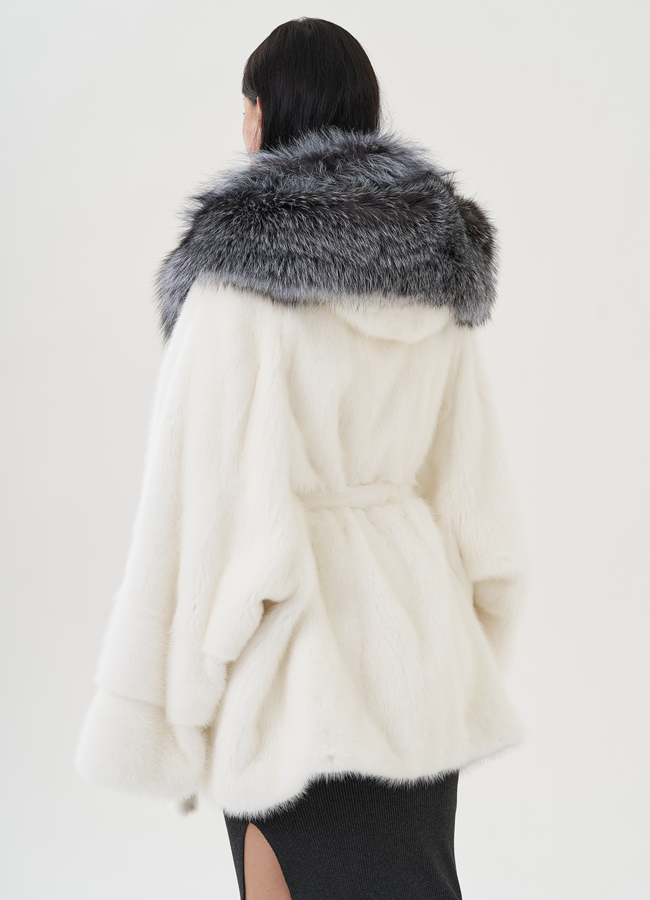 Шуба из норки белого цвета модель № 25695 в кредит