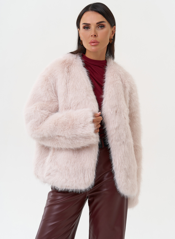 Куртка из эко меха персикового цвета